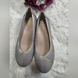 Vionic Women's Caroll Ballet Flats in Light Grey